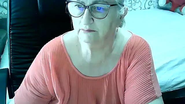 Snapshot of LolkaAlyss chatting on 02-19-25, 10:34 LolkaAlyss online show from 02-19-25, 10:34