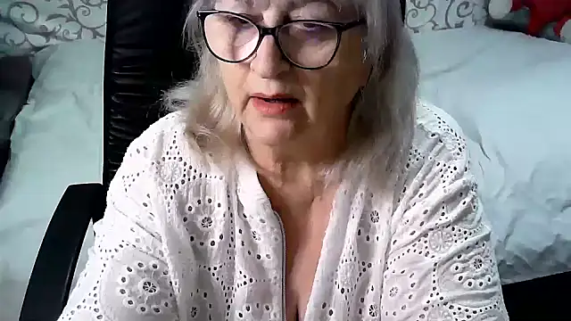 Snapshot of LolkaAlyss chatting on 02-19-25, 05:16 LolkaAlyss online show from 02-19-25, 05:16