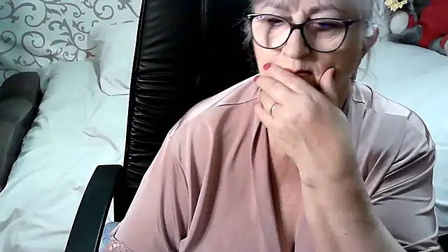 Snapshot of LolkaAlyss chatting on 02-20-25, 06:57 LolkaAlyss online show from 02-20-25, 06:57