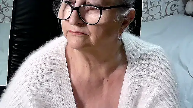 Snapshot of LolkaAlyss chatting on 02-25-25, 11:33 LolkaAlyss online show from 02-25-25, 11:33