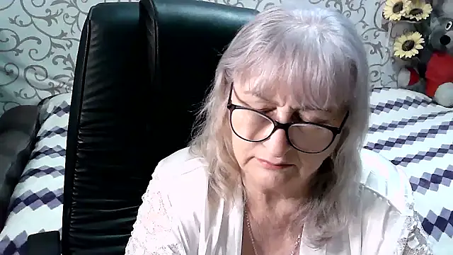 Snapshot of LolkaAlyss chatting on 03-17-25, 12:30 LolkaAlyss online show from 03-17-25, 12:30