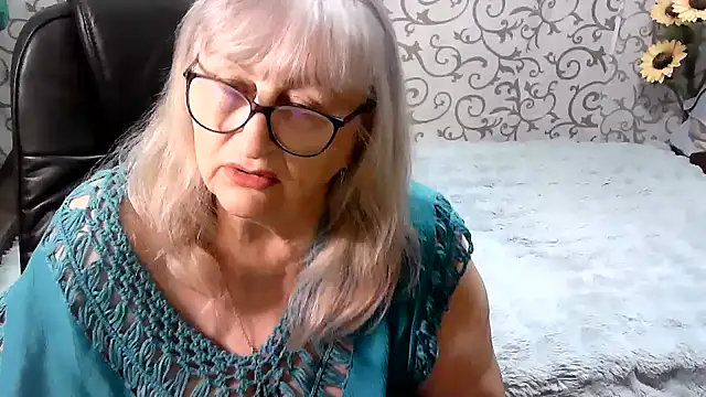 Snapshot of LolkaAlyss chatting on 10-23-25, 03:44 LolkaAlyss online show from 10-23-25, 03:44