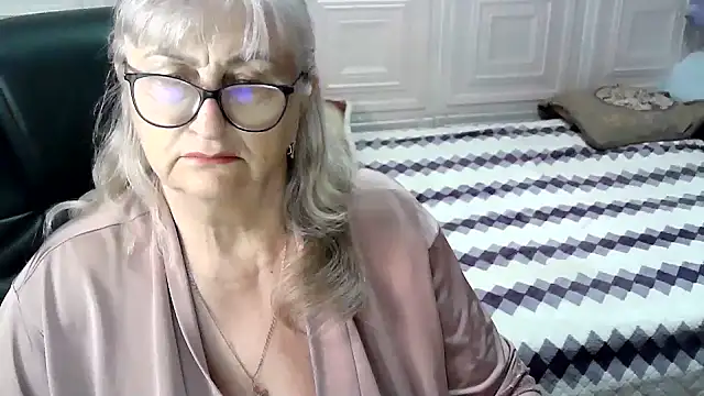 Snapshot of LolkaAlyss chatting on 11-26-25, 02:01 LolkaAlyss online show from 11-26-25, 02:01