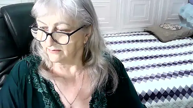 Snapshot of LolkaAlyss chatting on 11-27-25, 03:30 LolkaAlyss online show from 11-27-25, 03:30