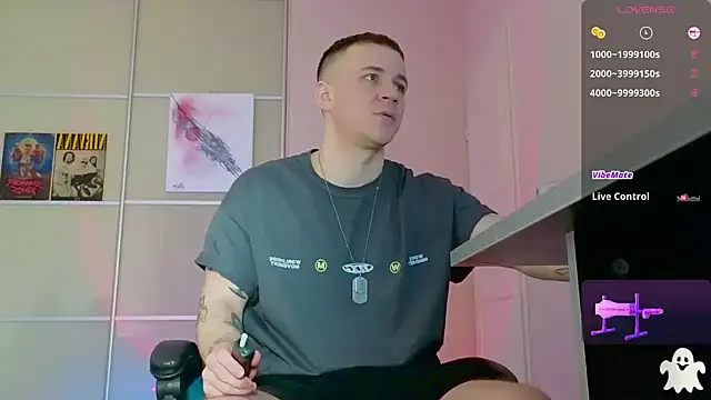 Snapshot of Ethan_and_mike chatting on 11-18-25, 10:20 Ethan and mike online show from 11-18-25, 10:20