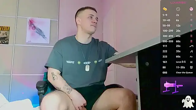 Snapshot of Ethan_and_mike chatting on 11-19-25, 11:10 Ethan and mike online show from 11-19-25, 11:10