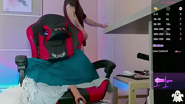 Snapshot of Ethan_and_mike chatting on 11-22-25, 11:42 Ethan and mike online show from 11-22-25, 11:42