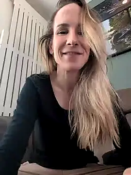 Snapshot of NaomiAndFriends chatting on 02-05-25, 02:16 NaomiAndFriends online show from 02-05-25, 02:16