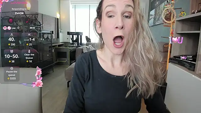 Snapshot of NaomiAndFriends chatting on 02-20-25, 10:48 NaomiAndFriends online show from 02-20-25, 10:48