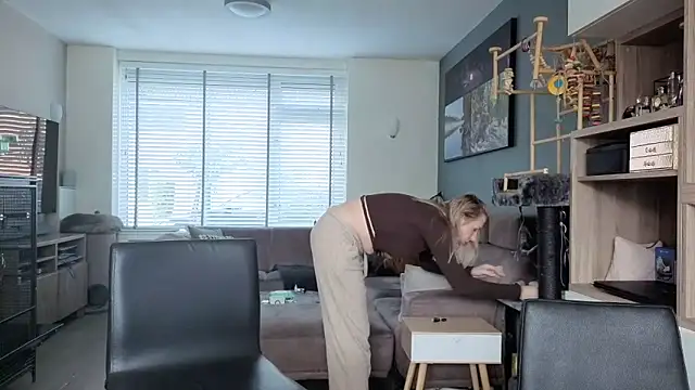 Snapshot of NaomiAndFriends chatting on 09-24-25, 08:50 NaomiAndFriends online show from 09-24-25, 08:50