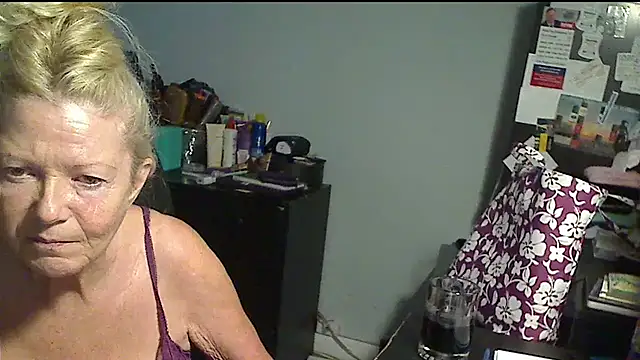 Snapshot of XTRAHORNYONE chatting on 09-10-25, 11:27 XTRAHORNYONE online show from 09-10-25, 11:27