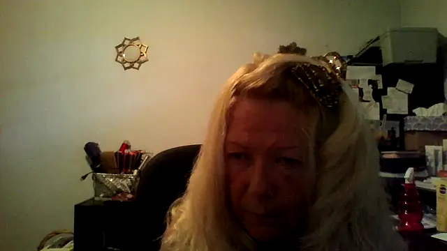 Snapshot of XTRAHORNYONE chatting on 10-13-25, 04:07 XTRAHORNYONE online show from 10-13-25, 04:07