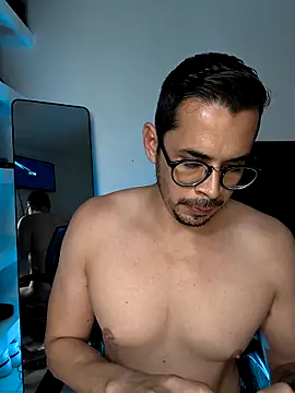 Snapshot of towers_j chatting on 10-31-25, 09:05 towers j online show from 10-31-25, 09:05