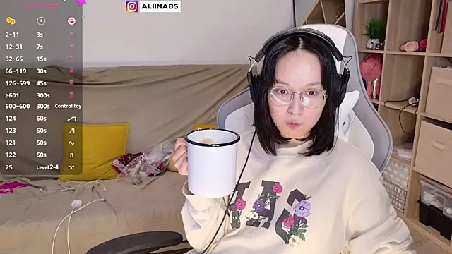 aliiiiiina online show from 03-22-25, 12:39