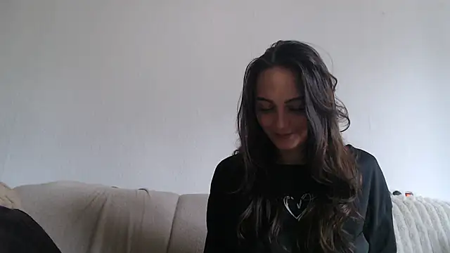 Snapshot of Katze22 chatting on 12-18-24, 10:30 Katze22 online show from 12-18-24, 10:30