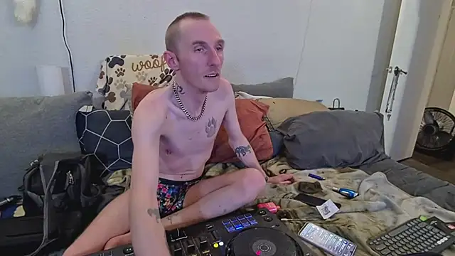 pyrowuff online show from 11-23-25, 08:47