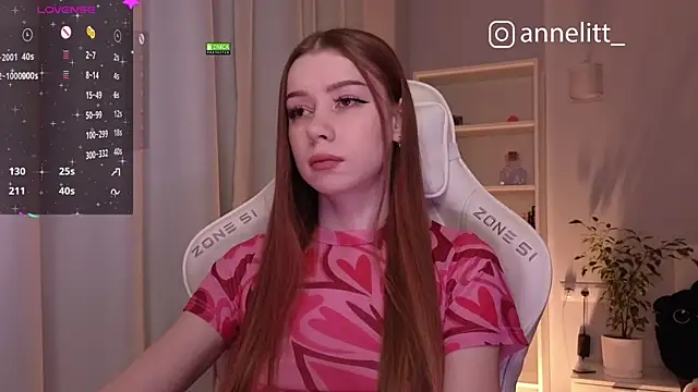 Snapshot of Annelitt chatting on 12-17-24, 07:48 Annelitt online show from 12-17-24, 07:48