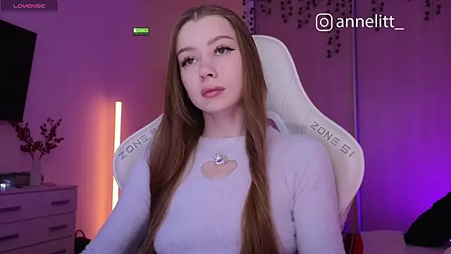 Snapshot of Annelitt chatting on 12-22-25, 08:17 Annelitt online show from 12-22-25, 08:17