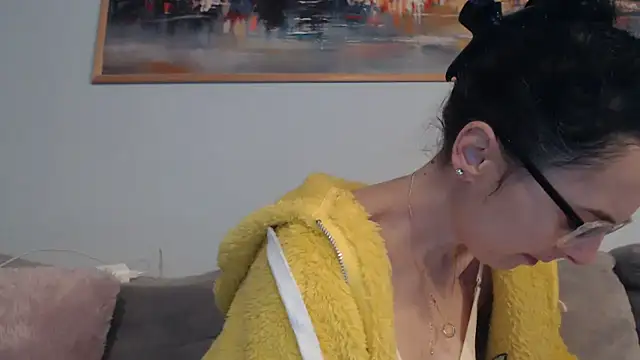 Snapshot of cleophee chatting on 04-02-26, 05:49 cleophee online show from 04-02-26, 05:49