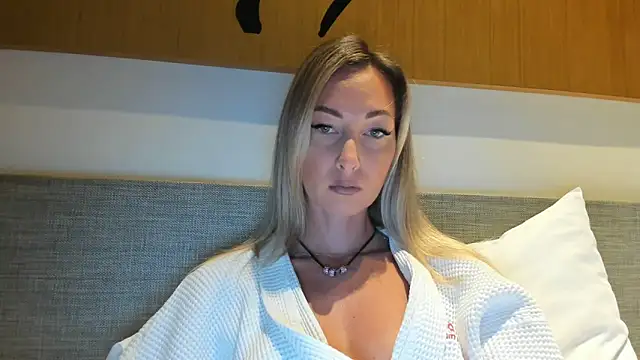 Snapshot of StarryHanna chatting on 02-15-25, 12:48 StarryHanna online show from 02-15-25, 12:48