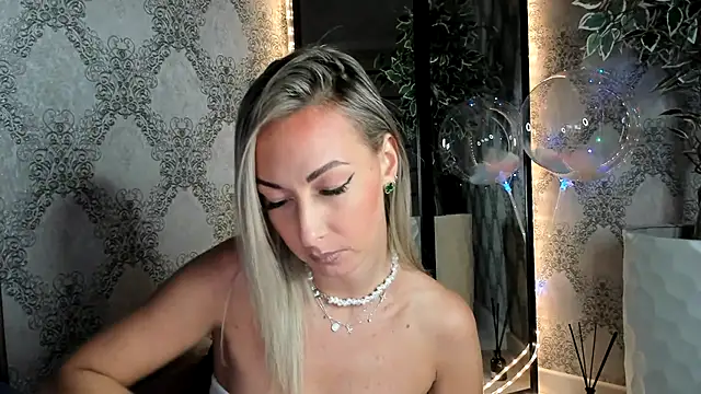 Snapshot of StarryHanna chatting on 03-17-25, 10:38 StarryHanna online show from 03-17-25, 10:38