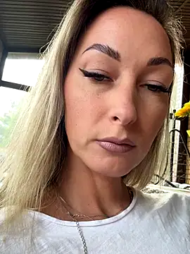 Snapshot of StarryHanna chatting on 10-04-25, 11:41 StarryHanna online show from 10-04-25, 11:41