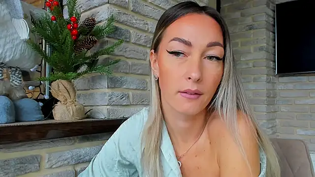 Snapshot of StarryHanna chatting on 11-09-25, 08:23 StarryHanna online show from 11-09-25, 08:23