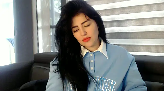 Snapshot of Aleska__Bell chatting on 02-04-25, 01:27 Aleska Bell online show from 02-04-25, 01:27