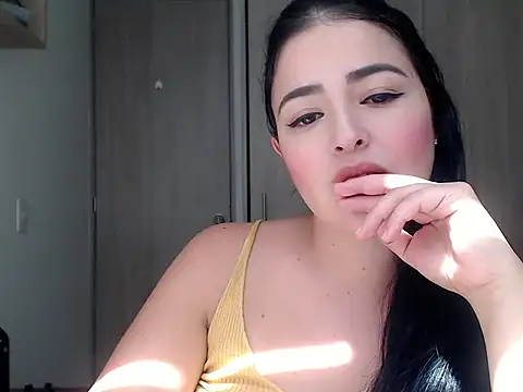 Snapshot of Aleska__Bell chatting on 09-23-25, 02:53 Aleska Bell online show from 09-23-25, 02:53