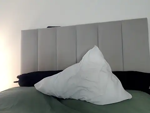 Snapshot of Aleska__Bell chatting on 12-13-25, 10:04 Aleska Bell online show from 12-13-25, 10:04