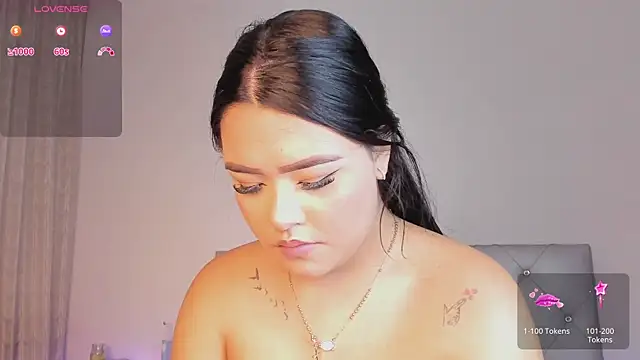 Snapshot of sophy_champagne chatting on 02-18-25, 02:16 sophy champagne online show from 02-18-25, 02:16