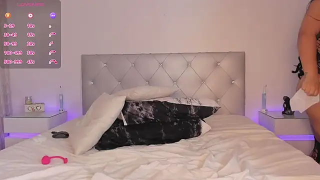 Snapshot of sophy_champagne chatting on 02-19-25, 02:01 sophy champagne online show from 02-19-25, 02:01