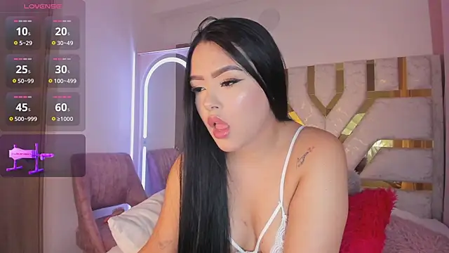 Snapshot of sophy_champagne chatting on 10-13-25, 02:22 sophy champagne online show from 10-13-25, 02:22