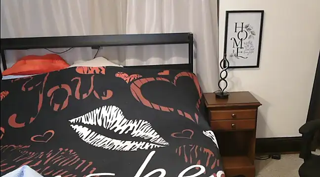 Snapshot of HollieBim chatting on 12-09-24, 03:11 HollieBim online show from 12-09-24, 03:11