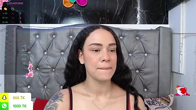 Snapshot of LAILAGUMMY chatting on 05-29-26, 04:27 LAILAGUMMY online show from 05-29-26, 04:27