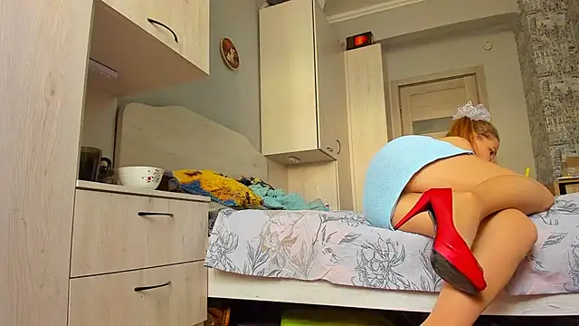 Snapshot of DUSSY_PUSSY chatting on 10-14-25, 04:02 DUSSY PUSSY online show from 10-14-25, 04:02