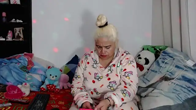 estrellita fugaz16x online show from 12-28-24, 02:11