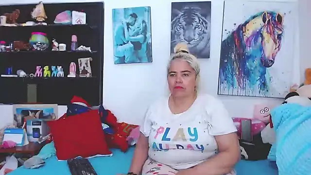 estrellita fugaz16x online show from 01-31-25, 03:41