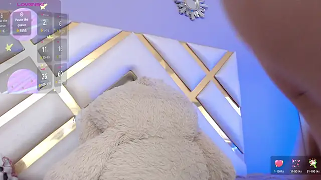 Snapshot of BeckyAnders chatting on 09-30-25, 04:45 BeckyAnders online show from 09-30-25, 04:45