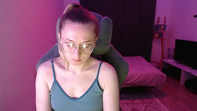 AnabelFrel online show from 12-18-25, 01:11