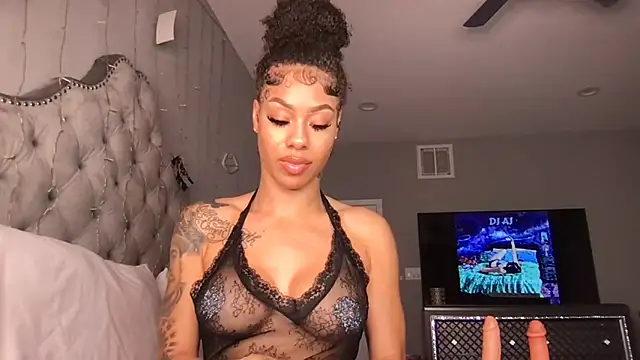 Snapshot of honeyybabyy112 chatting on 11-08-25, 05:18 honeyybabyy112 online show from 11-08-25, 05:18