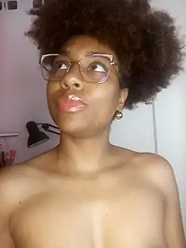 thaimy  online show from 04-26-26, 03:37