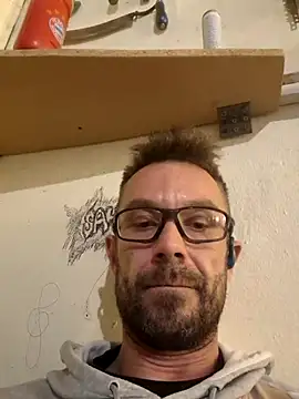 Mick8711 online show from 12-20-25, 06:42