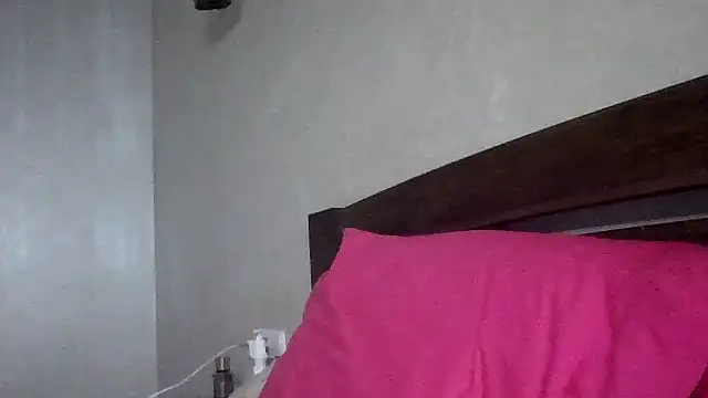 JulianaGold1 online show from 09-17-25, 06:53