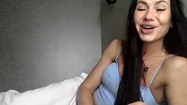 Snapshot of JulianaGold1 chatting on 11-03-25, 09:48 JulianaGold1 online show from 11-03-25, 09:48