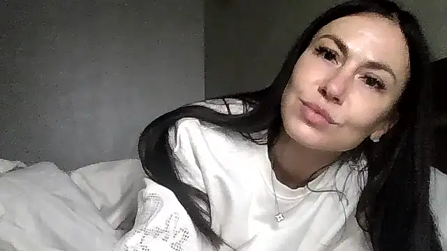 Snapshot of JulianaGold1 chatting on 12-03-25, 08:18 JulianaGold1 online show from 12-03-25, 08:18