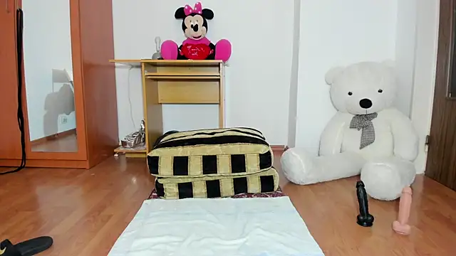 Snapshot of AnneQueen chatting on 12-18-24, 08:42 AnneQueen online show from 12-18-24, 08:42