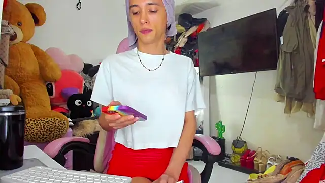 Snapshot of Lawrncesofiets chatting on 11-12-25, 05:35 Lawrncesofiets online show from 11-12-25, 05:35