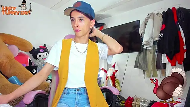 Snapshot of Lawrncesofiets chatting on 11-21-25, 03:00 Lawrncesofiets online show from 11-21-25, 03:00