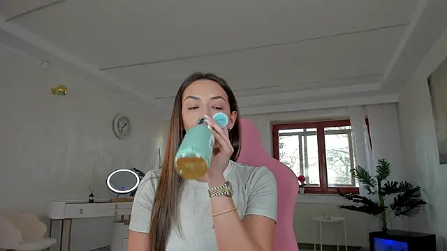 TiffanyHouston  online show from 12-14-24, 08:45